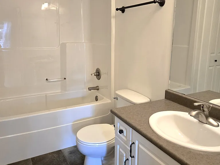 550 Lorne St #104 — Photo 14