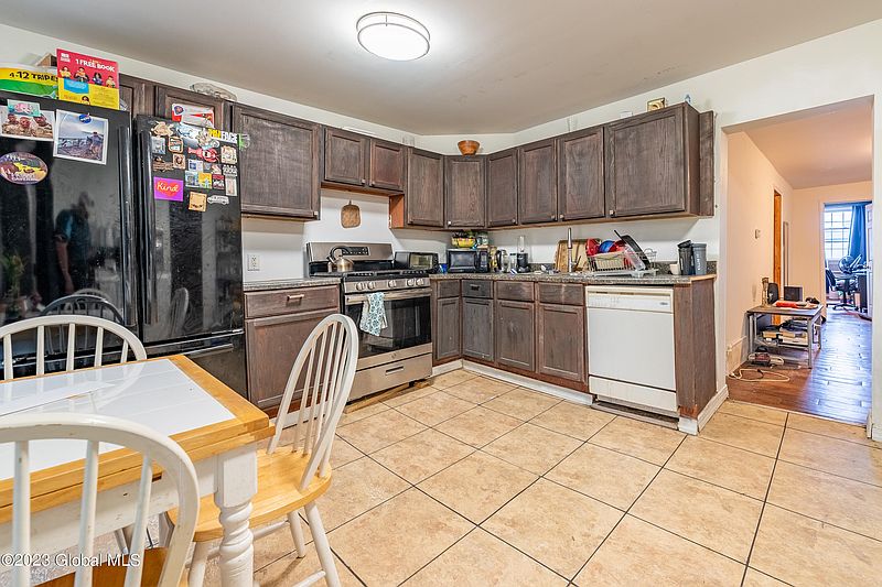 5th image of 230 Myrtle Avenue