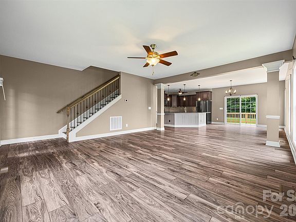 2nd image of 6211 Griffith Rd
