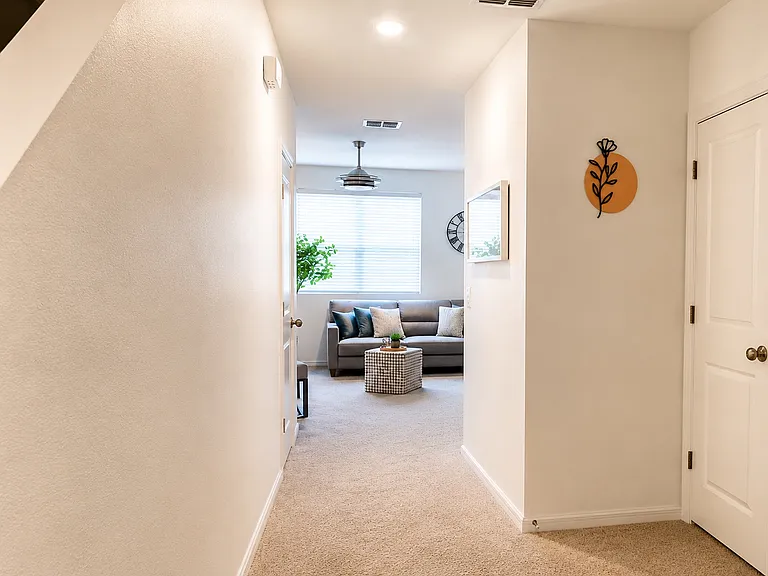 331 Madison Dr — Photo 10