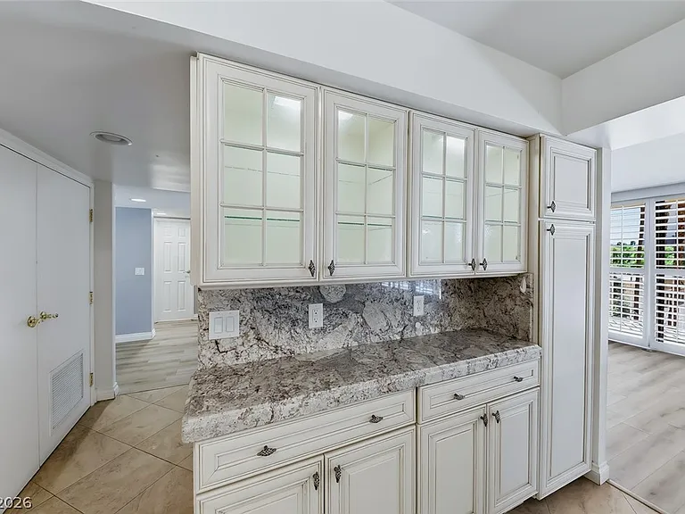 205 E Harmon Ave #405 — Photo 11