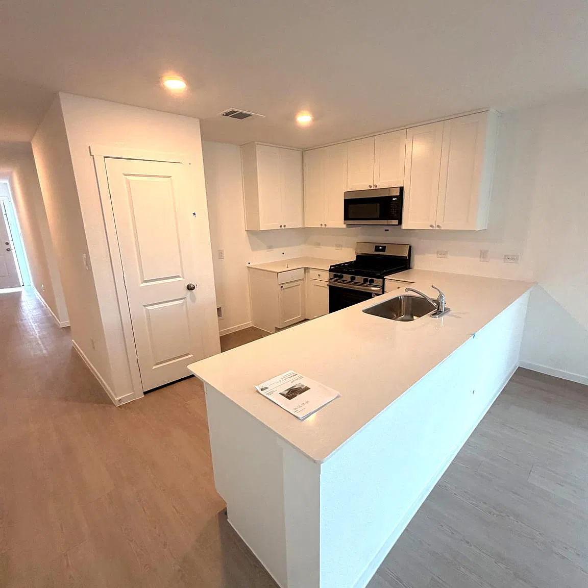 4 bed, 2.0 bath, 1500 sqft, $1,799 — Photo 2