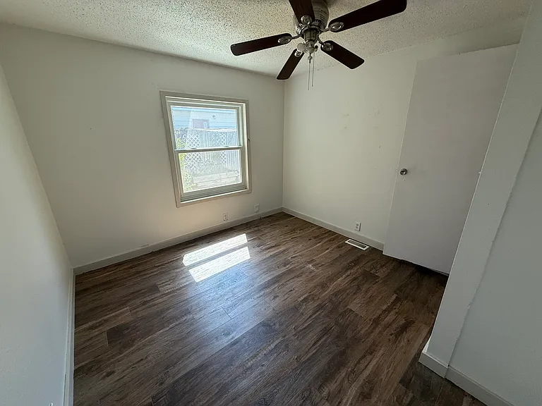 4709 Auburn St — Photo 11