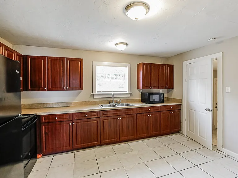 2418 SW 6th Ct — Photo 6