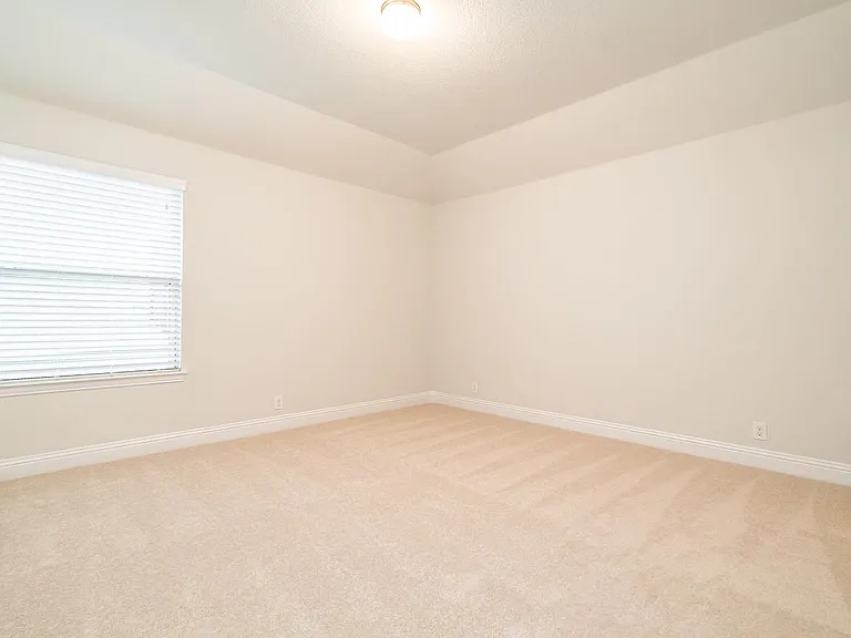 3816 Walden Dr — Photo 28