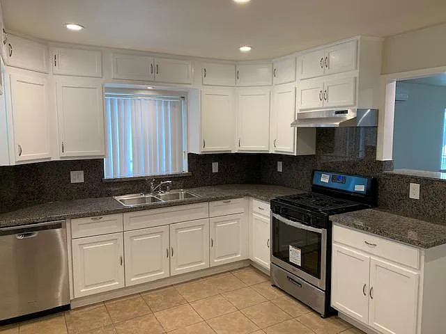 2 bed, 900 sqft, $2,150 — Photo 3