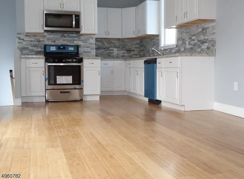 162 Burgess Pl photo 1