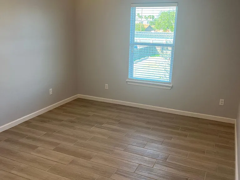 413 E 18th St #39 — Photo 9