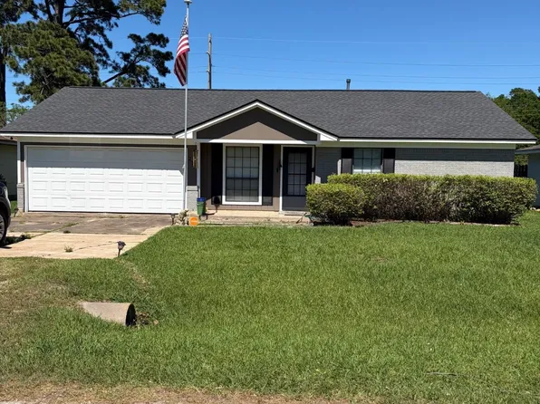 219 S 1st St, Nederland, TX 77627