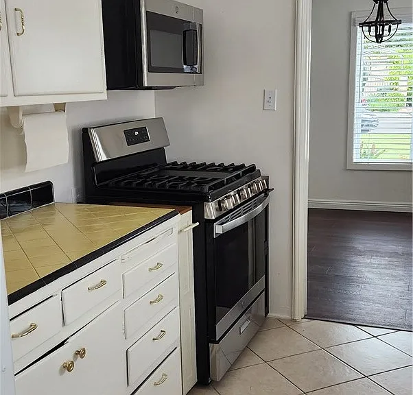15816 Hart St — Photo 11