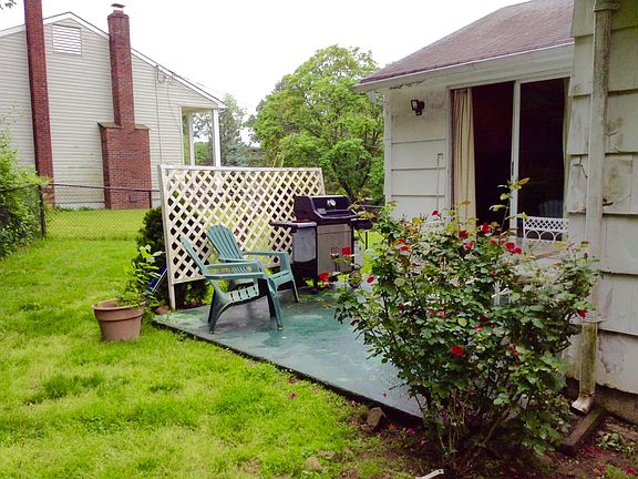 2nd image of 39 Bear Brook Ln