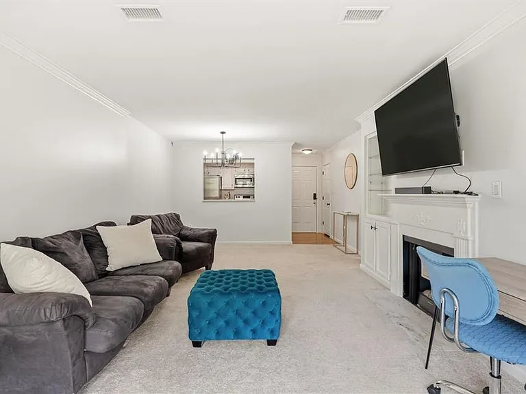 24307 Plantation Dr NE — Photo 3