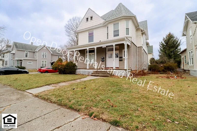 2 bed, 1.0 bath, $995 — Photo 1