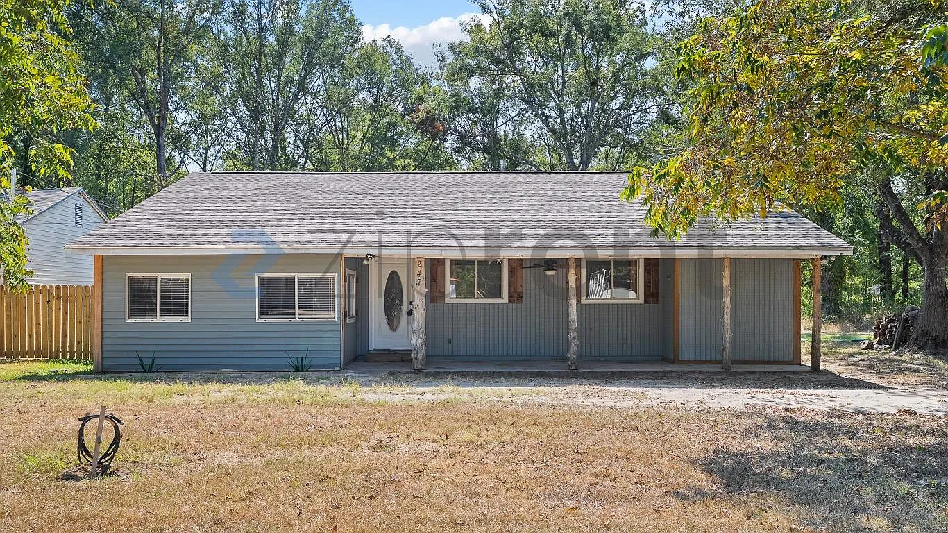 3 bed, 2000 sqft, $2,075 — Photo 1
