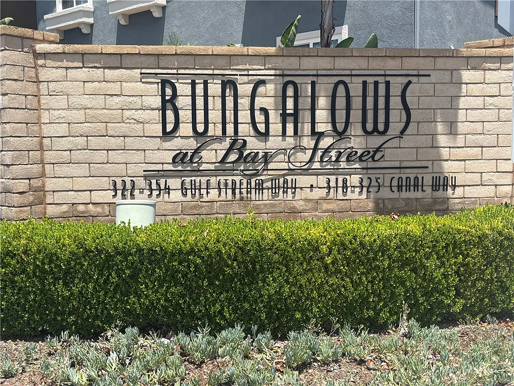 4 bed, 3.5 bath, 2575 sqft, $6,950 — Photo 2