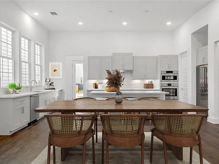 4502 Grassland Dr — Photo 3