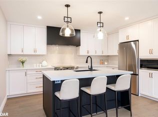 16 Hillview Cres, Springwater, ON L9X 1N4