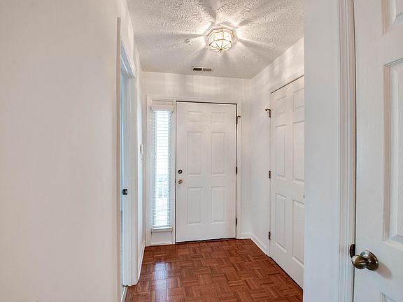 5th image of 349 Waterdown Dr APT 6