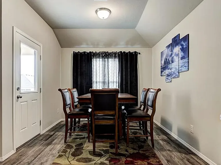 1811 E Moore Ave — Photo 4