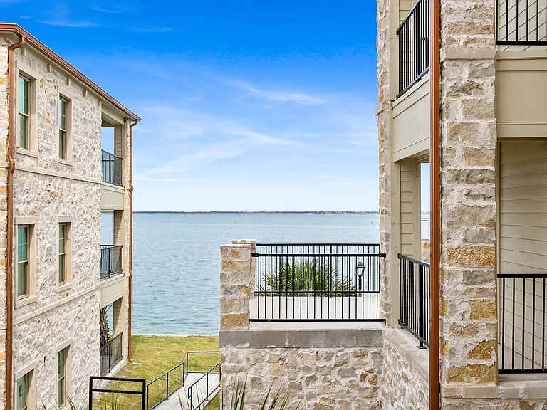 JPAGE-Multifamily-LighthousePointe-Exterior-2562