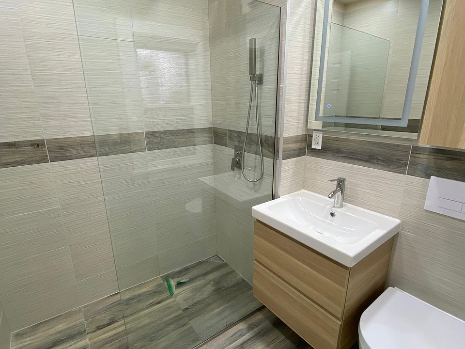 1st image of 13367 Madison Ave #3
