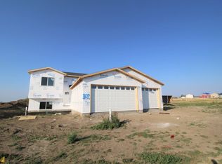 198 Mulberry Loop, Minot, ND 58703