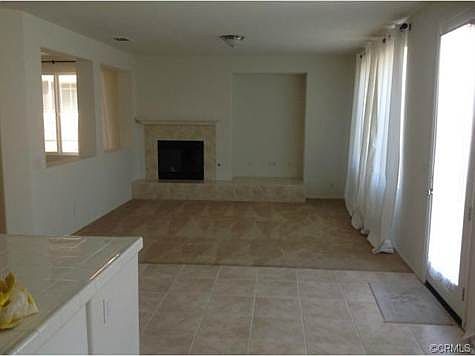 5th image of 328 N Mariposa Privado