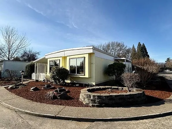 2252 Table Rock Rd Spc 143, Medford, OR 97501