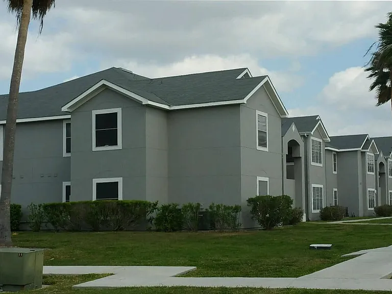 Canal Place — Photo 10