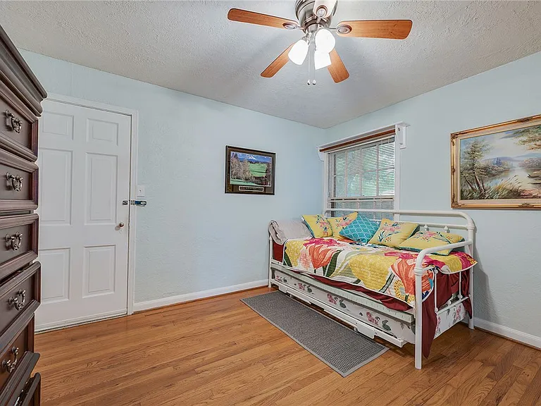 1030 Walton Dr — Photo 11