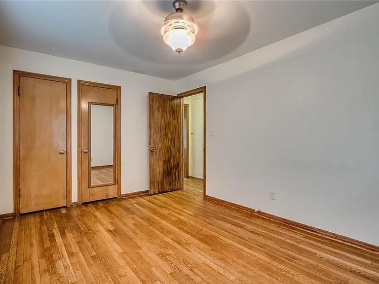 1813 Oxford Way — Photo 9