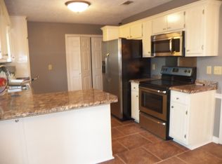 9 Charleston Cir, Columbus, MS 39702