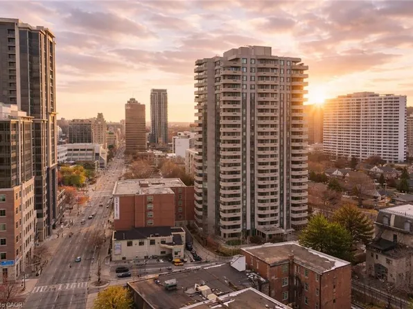 67 Caroline St S #102, Hamilton, ON L8P 3K6