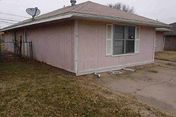 3rd image of 3002 Stearns Ave