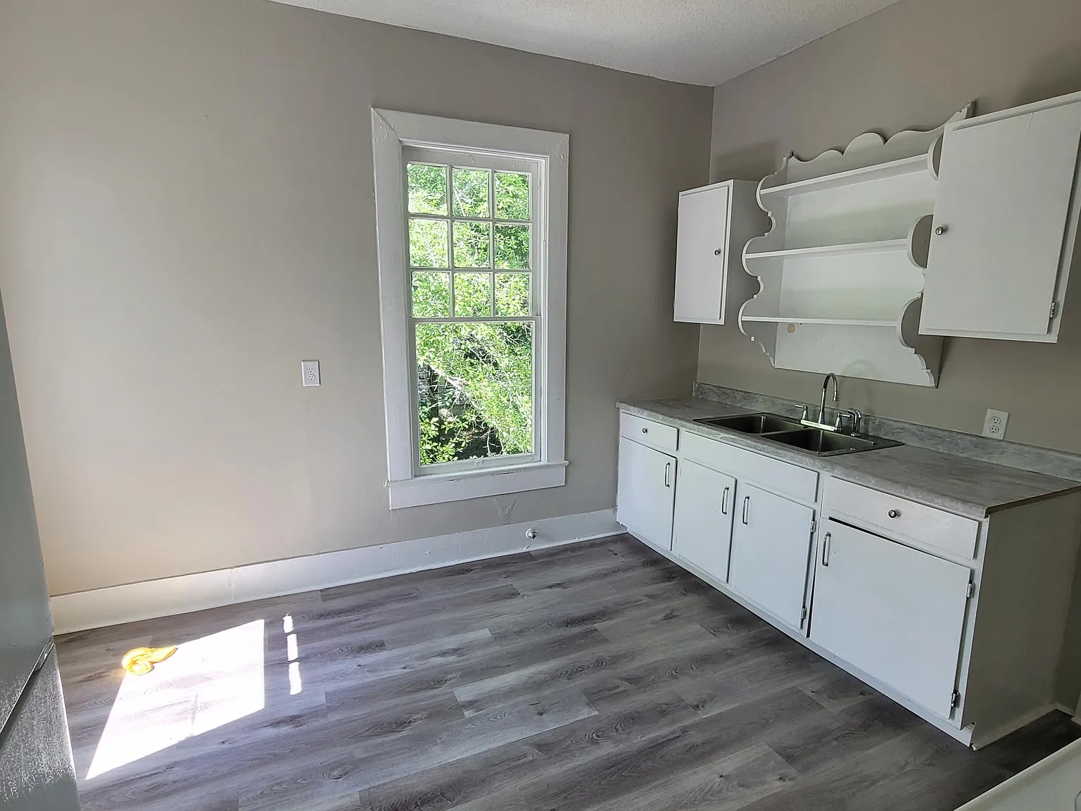 830 S Saint Andrews St — Photo 3