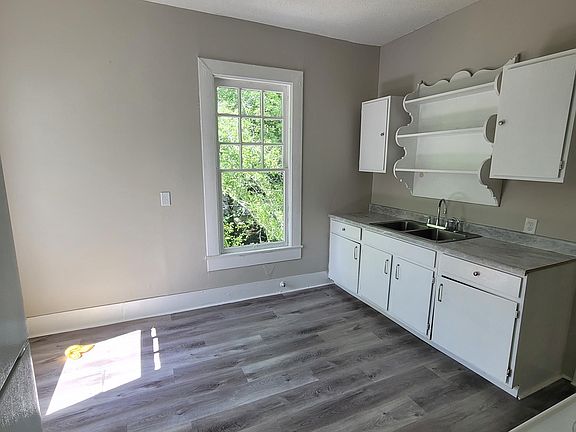 3rd image of 830 S St Andrews St APT 3