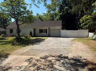 382 Jamaica Ave, Medford, NY 11763
