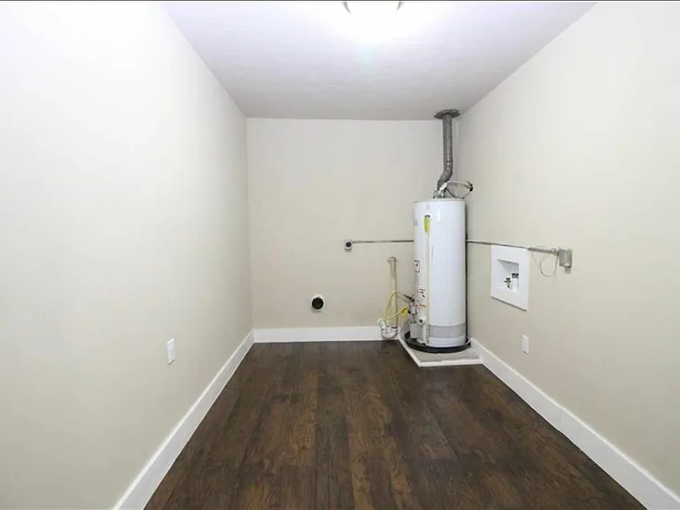 335 S Barbara St — Photo 9