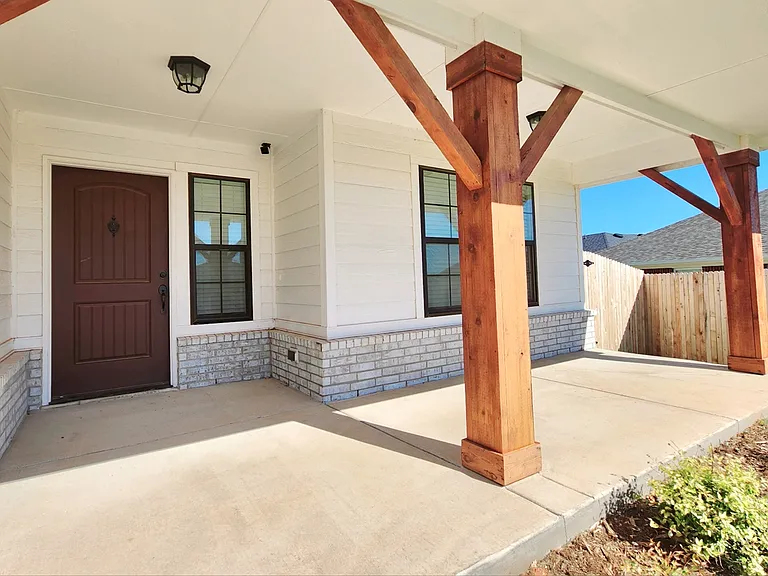 18600 Luna Dr — Photo 3