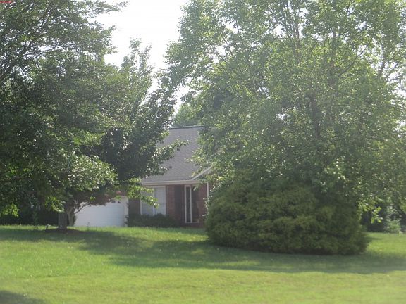 3rd image of 212 Chestnut Oaks Dr