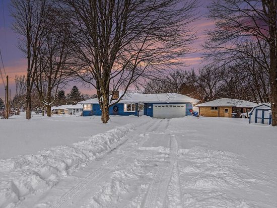 7589 Foxwood St, Richland, MI 49083