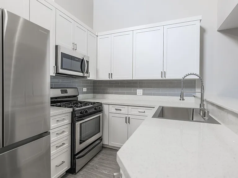 7918 Reseda Blvd — Photo 14