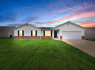 817 Warrior Ridge Dr, Warrenton, MO 63383