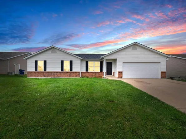 817 Warrior Ridge Dr, Warrenton, MO 63383