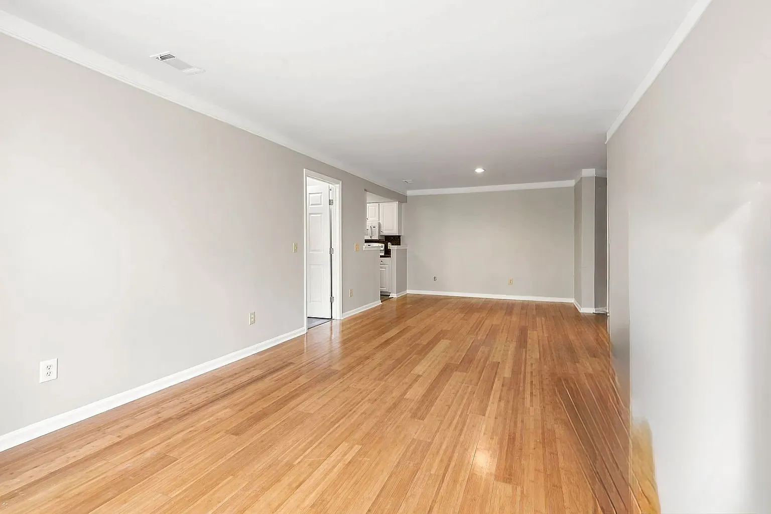 2 bed, 1000 sqft, $2,500 — Photo 2