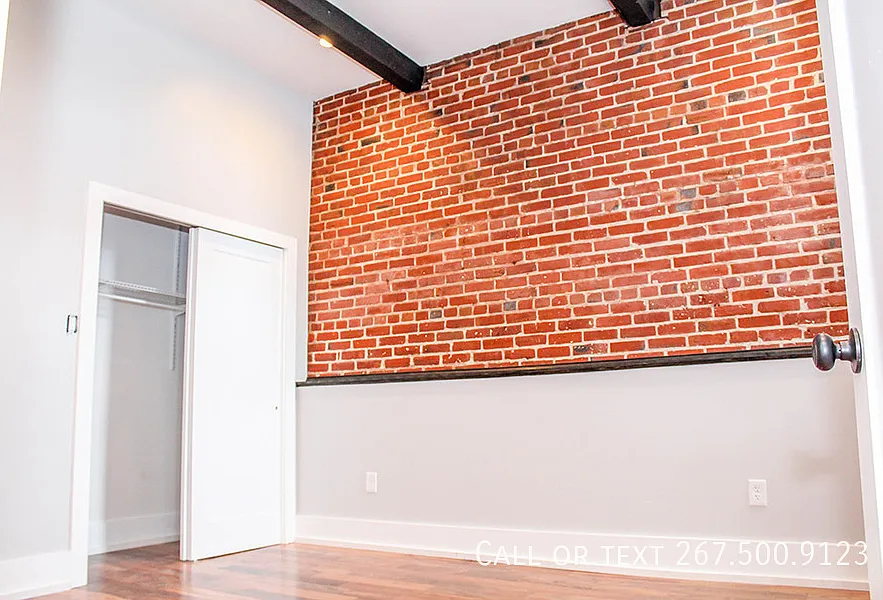 Absolutely Gorgeous Newly Renovated Apartments. W/D. Available 9/15! — Photo 4