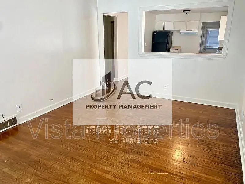 2 bed, 1.0 bath, 915 sqft, $1,300 — Photo 2
