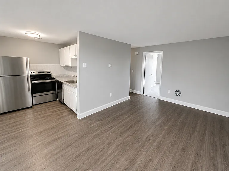 Courtview Square Apartments — Photo 5