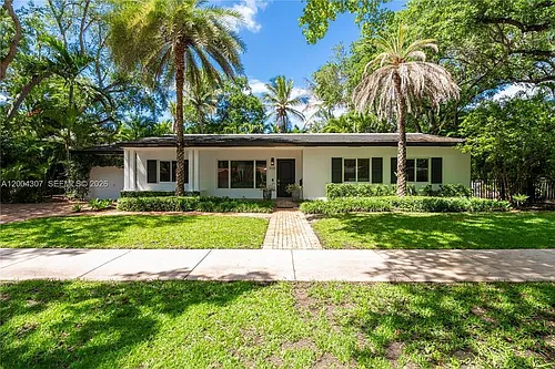 1029 Mariposa Ave Photo 1