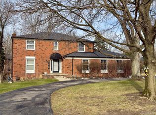 21660 Riverview Dr, Beverly Hills, MI 48025